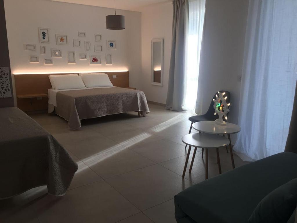 Le Rondini House Hotel Монополи Екстериор снимка