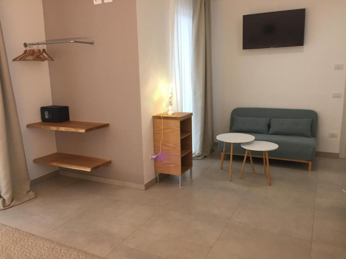 Le Rondini House Hotel Монополи Екстериор снимка